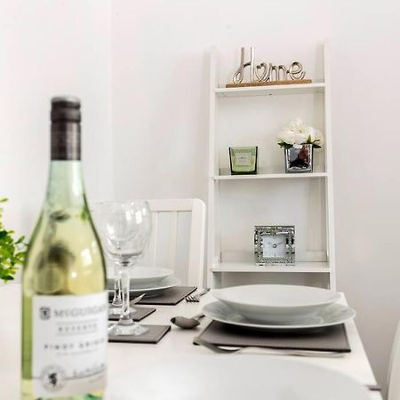 Modern Centrally Located 3 Bed Property With Tvs In Each Bedroom Super Fast Wifi And Crisp White Hotel Linen Hosted By Our Home Short Stays Darlington  Buitenkant foto