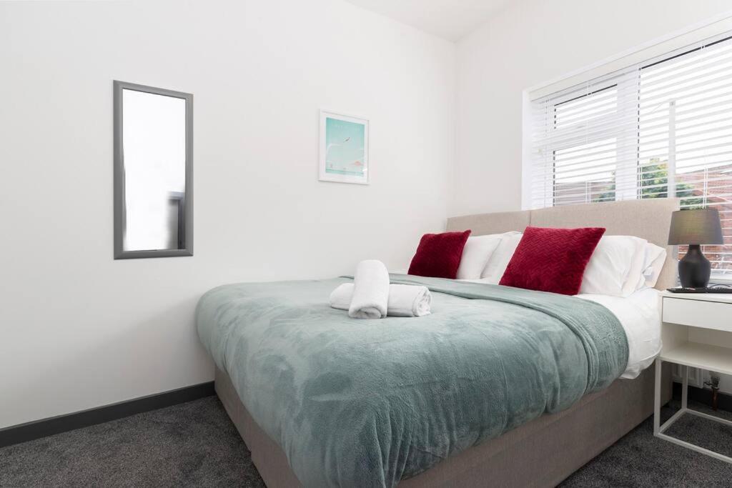 Modern Centrally Located 3 Bed Property With Tvs In Each Bedroom Super Fast Wifi And Crisp White Hotel Linen Hosted By Our Home Short Stays Darlington  Buitenkant foto